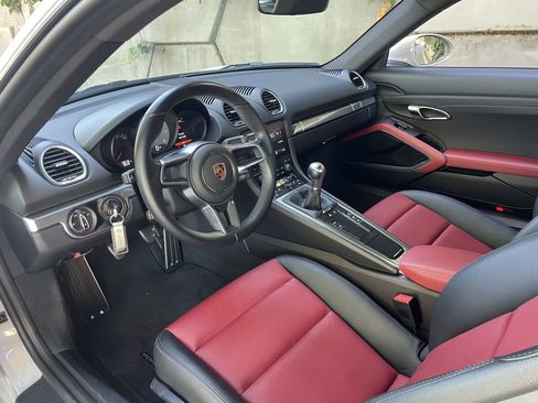 Used 2022 Porsche 718 Cayman S RWD image 3