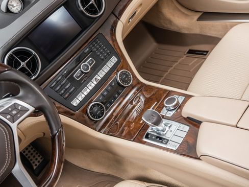 Used 2013 Mercedes-Benz SL 550 image 28