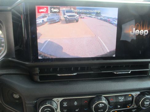 Used 2025 Jeep Wrangler Rubicon w/ Safety Group AWD/4WD image 7