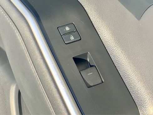 Used 2021 Toyota Highlander XLE image 55