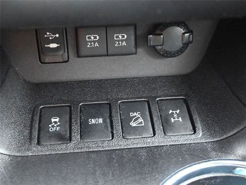 Used 2017 Toyota Highlander Limited image 17