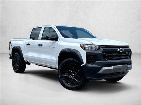 Used 2025 Chevrolet Colorado Trail Boss w/ Midnight Edition AWD/4WD image 12