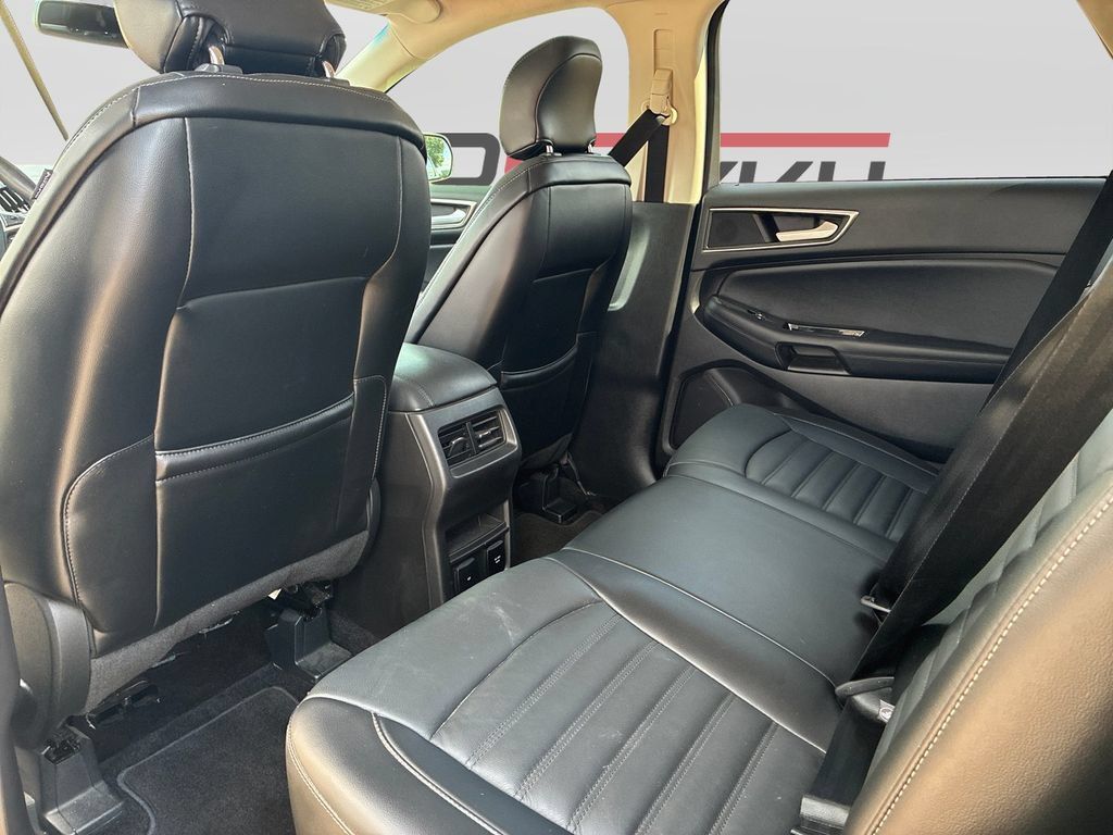 Used 2017 Ford Edge SEL w/ Equipment Group 201A FWD image 16