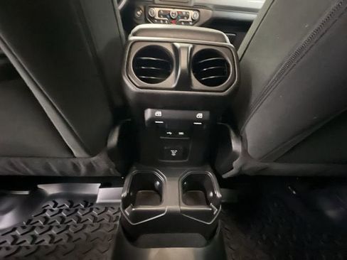 Used 2019 Jeep Wrangler Unlimited Sahara AWD/4WD image 20