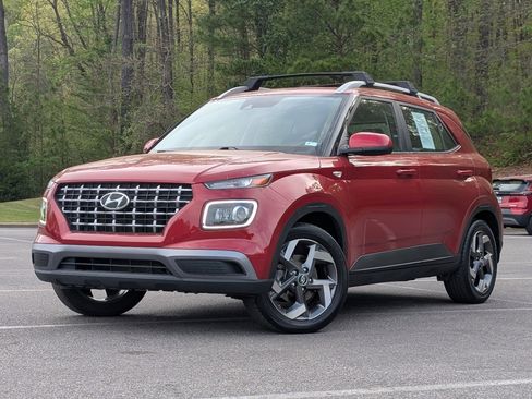 Used 2021 Hyundai Venue SEL w/ Premium Package image 4