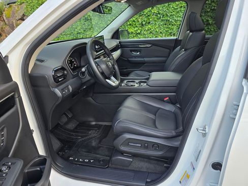 Certified 2023 Honda Pilot Touring image 21