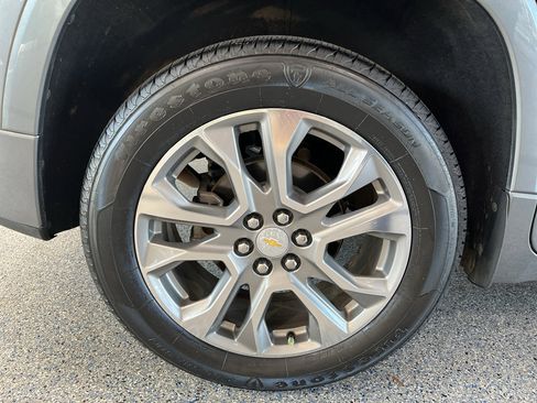 Used 2019 Chevrolet Traverse Premier w/ Driver Confidence II Package FWD image 34