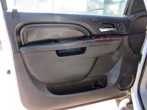 Used 2013 GMC Sierra 2500 SLT w/ SLT Convenience Package image 9