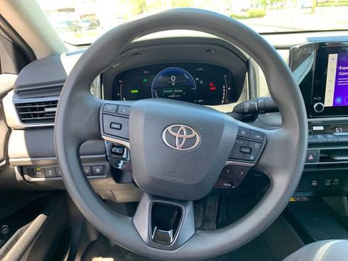 Used 2025 Toyota Camry LE FWD image 17