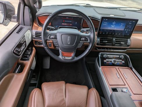 Used 2024 Lincoln Navigator L Reserve AWD/4WD image 15