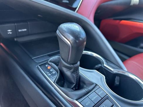 Used 2018 Toyota Camry XSE FWD image 17