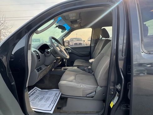 Used 2010 Nissan Frontier SE image 10