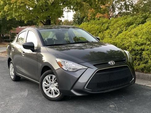 Used 2019 Toyota Yaris L image 1