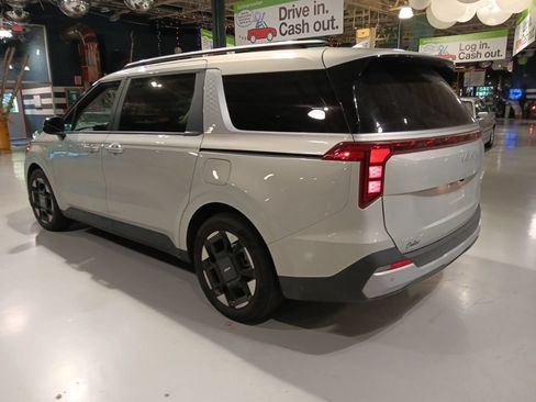 Used 2025 Kia Carnival EX FWD image 12