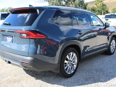 Used 2024 Toyota Grand Highlander Platinum image 4