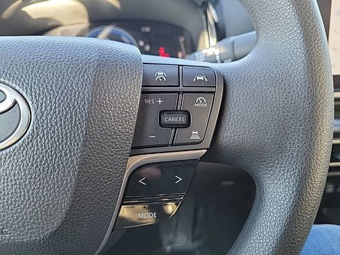 Used 2025 Toyota Camry LE image 27