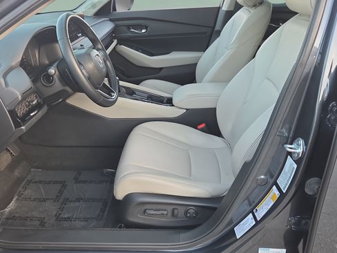 Used 2025 Honda Accord EX-L image 9