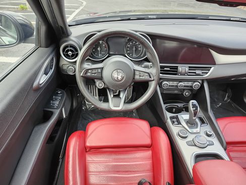 Used 2022 Alfa Romeo Giulia Veloce image 31