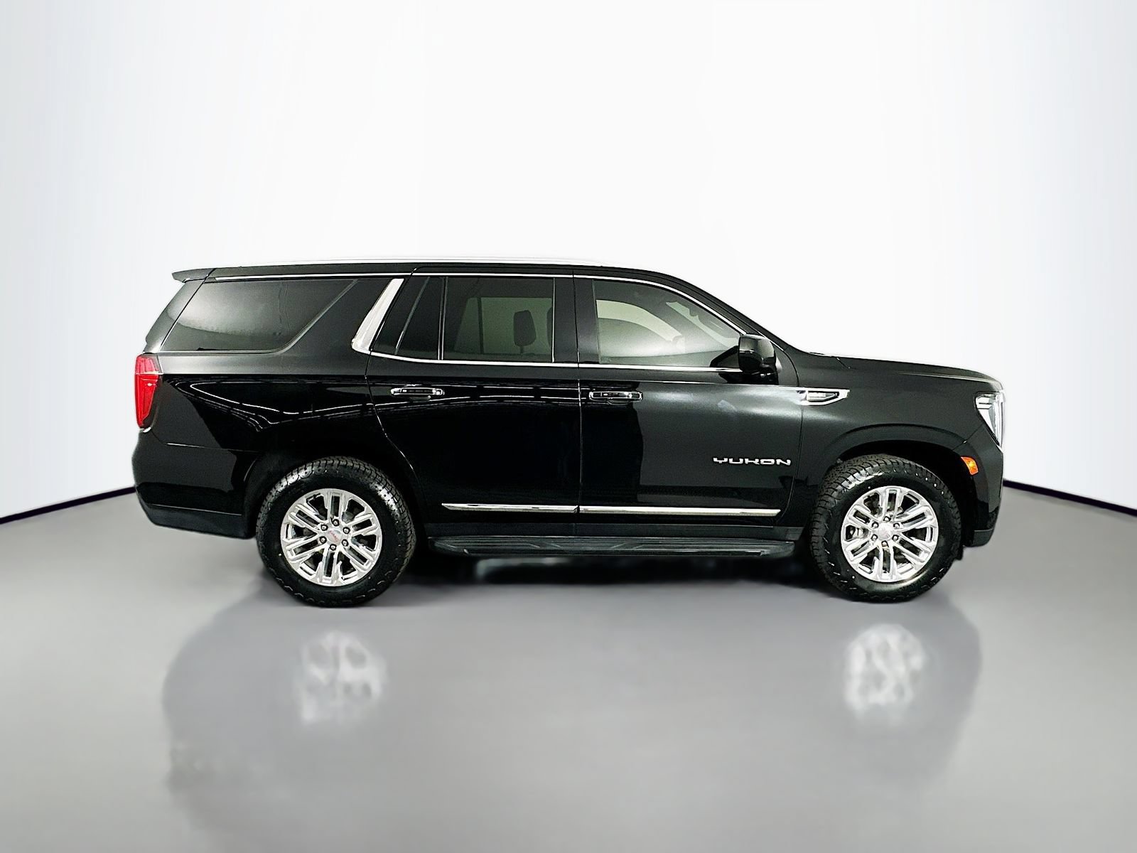 Used 2023 GMC Yukon SLT AWD/4WD image 8