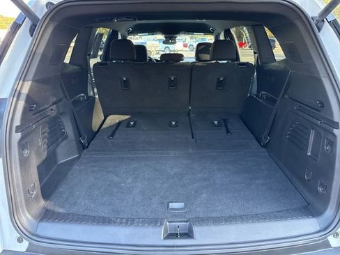 Used 2025 GMC Acadia Elevation image 27