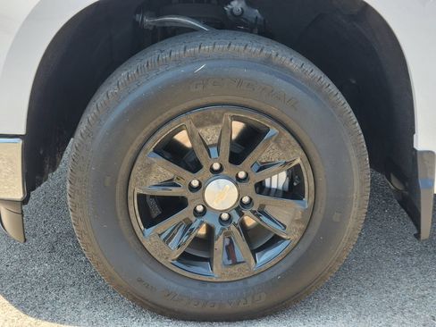 Certified 2024 Chevrolet Silverado 1500 LT RWD image 10