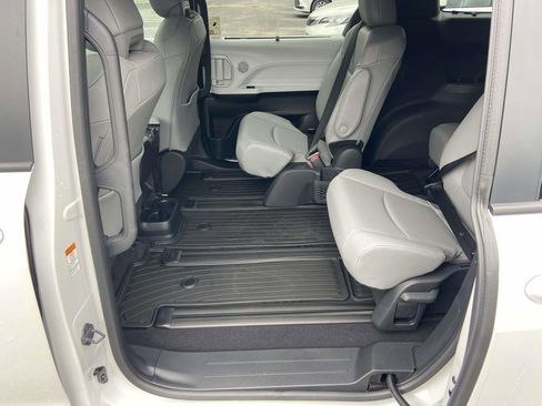 New 2026 Toyota Sienna XLE FWD image 14