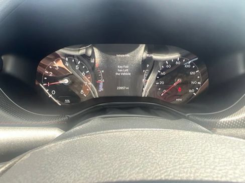 Used 2025 Jeep Compass Trailhawk AWD/4WD image 31