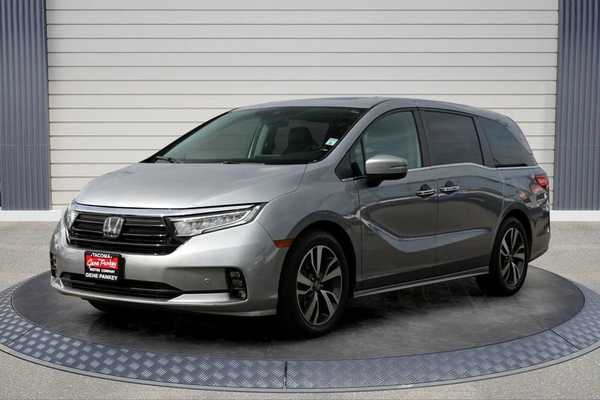Used 2023 Honda Odyssey Touring image 3