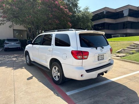 Used 2016 Toyota Sequoia SR5 w/ Premium Package RWD image 13