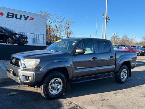 Used 2013 Toyota Tacoma 4x4 Double Cab w/ SR5 Pkg image 2