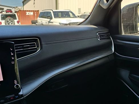 Used 2024 Jeep Wagoneer L Series II w/ Flexible Seating Group AWD/4WD image 24
