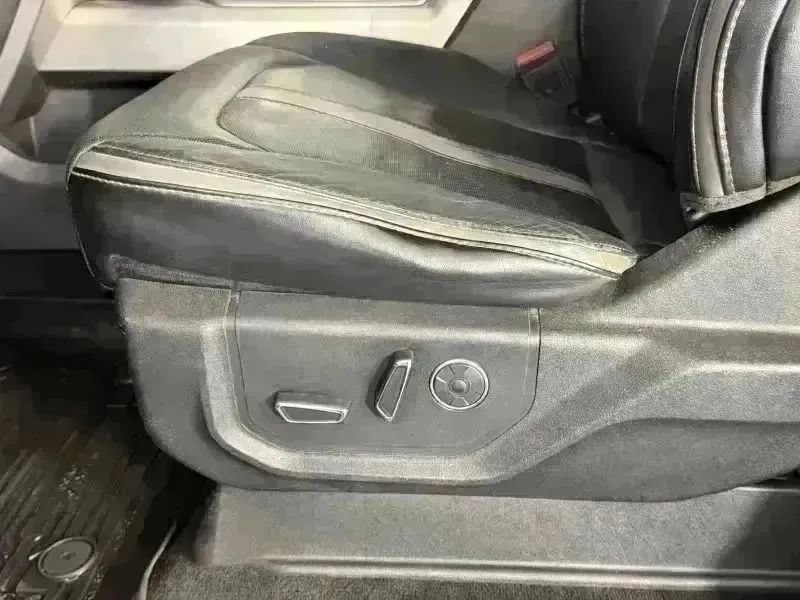 Used 2018 Ford F350 Platinum w/ Platinum Ultimate Package AWD/4WD image 22