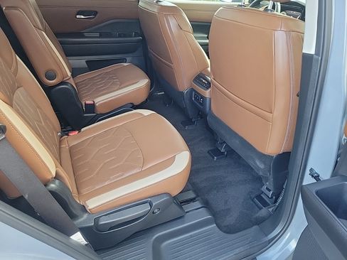 Used 2026 Nissan Pathfinder Platinum AWD/4WD image 12