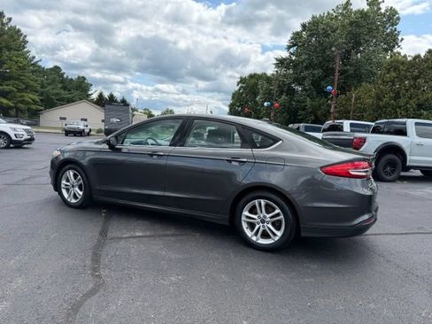 Used 2018 Ford Fusion SE w/ Fusion SE Technology Package FWD image 8