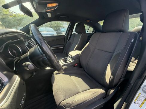 Used 2019 Dodge Charger SXT RWD image 17