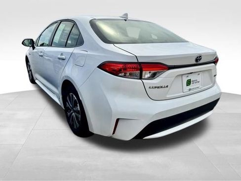 Used 2021 Toyota Corolla LE image 4