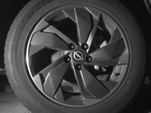 Used 2025 Nissan Rogue SV FWD image 13