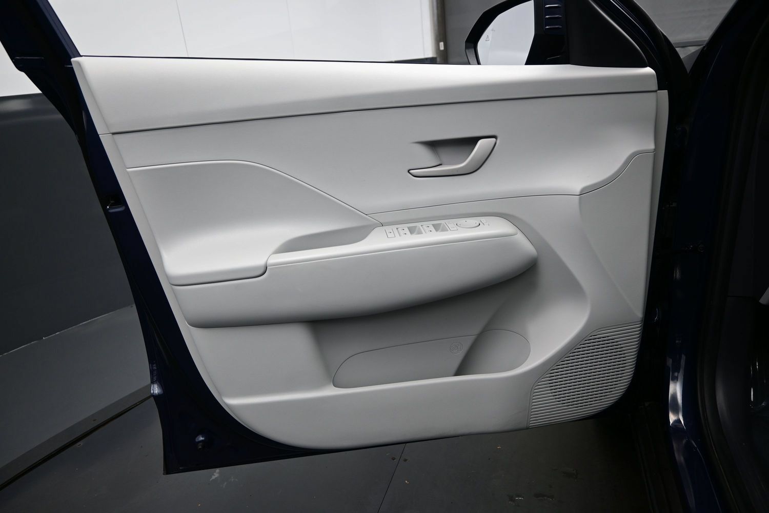 Certified 2025 Hyundai Kona SEL AWD/4WD image 9