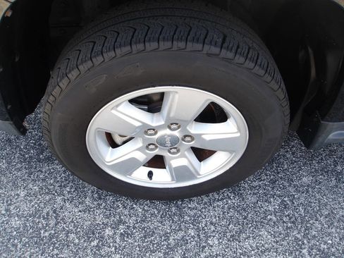 Used 2016 Jeep Compass Latitude image 4