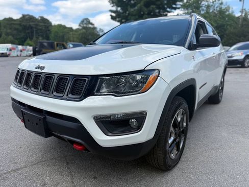 Used 2017 Jeep Compass Trailhawk w/ Leather Interior Group AWD/4WD image 3