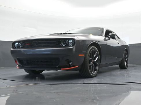 Used 2022 Dodge Challenger SXT w/ Driver Convenience Group RWD image 45