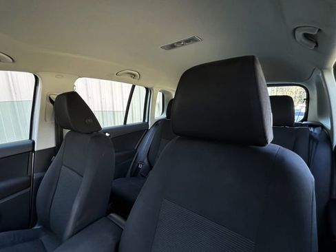 Used 2017 Volkswagen Tiguan Limited image 11