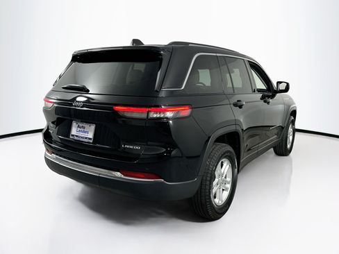 Used 2023 Jeep Grand Cherokee Laredo AWD/4WD image 5