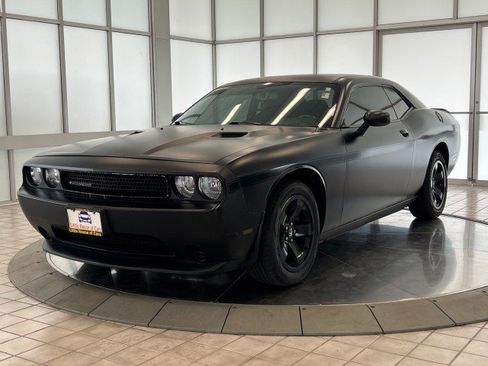 Used 2011 Dodge Challenger RWD image 3