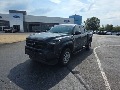 Used 2025 Toyota Tacoma SR5 RWD image 7