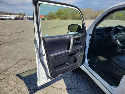 Used 2024 Toyota 4Runner Limited AWD/4WD image 15