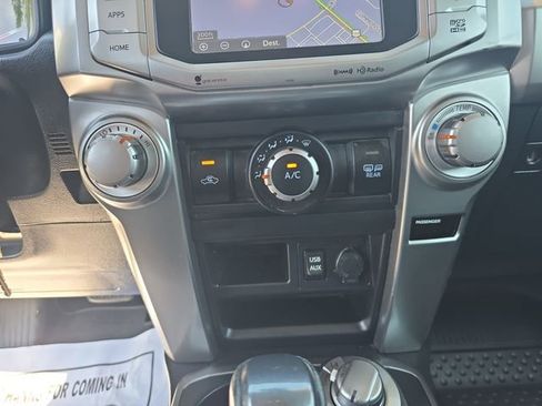 Used 2018 Toyota 4Runner SR5 AWD/4WD image 24