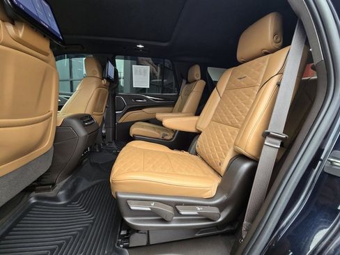 Used 2021 Cadillac Escalade Premium Luxury image 17