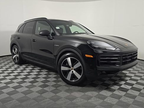 Certified 2026 Porsche Cayenne E-Hybrid AWD/4WD image 9