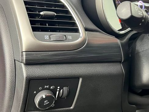 Used 2020 Jeep Grand Cherokee Laredo w/ 18" Wheel & 8.4" Radio Group image 20